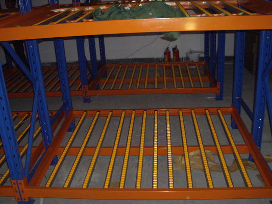 kaufen Justierbarer aufgeteilter Fall der hohen Dichte Feuergebührenkartondurchlaufregallager mit mehrstufigem Online-Herstellung