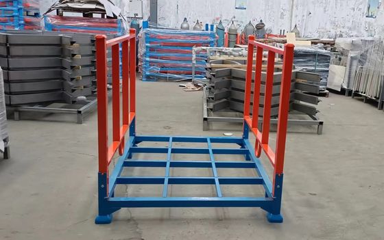 Schwere Palettenkäfige im Lager Platz sparen Blau und Orange