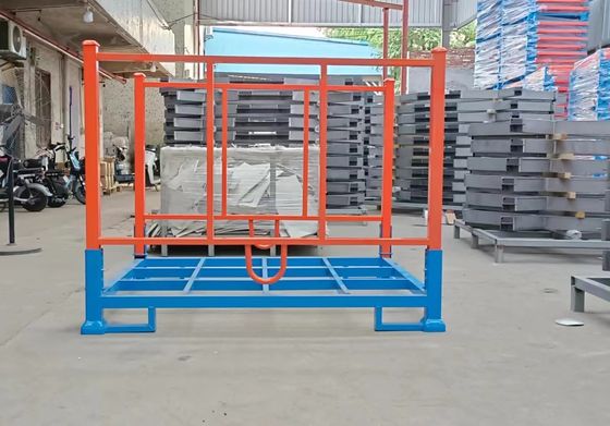 Schwere Palettenkäfige im Lager Platz sparen Blau und Orange