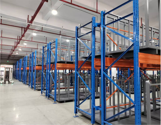 Anpassungsfähiges Stoffrollenlagersystem mit Gabelstapler oder AGV für mittelgroße und kleine Lagerflächen